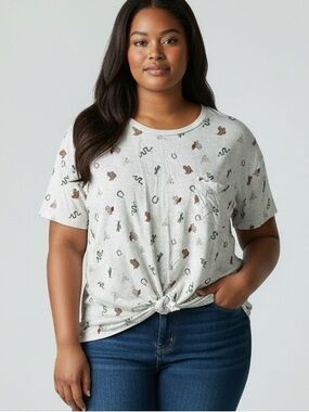 NO BOUNDARIES | Western Print Tie Front Tee 2X Boots Cacti Snakes Horseshoes